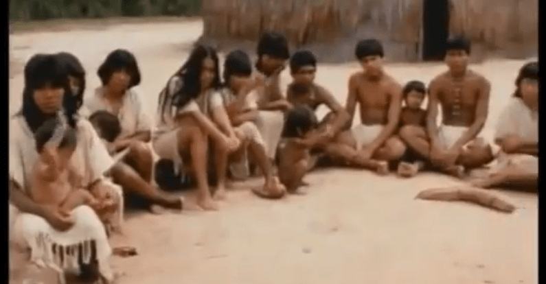 Cena do curta ALDEIA de Geraldo Pioli (2000)